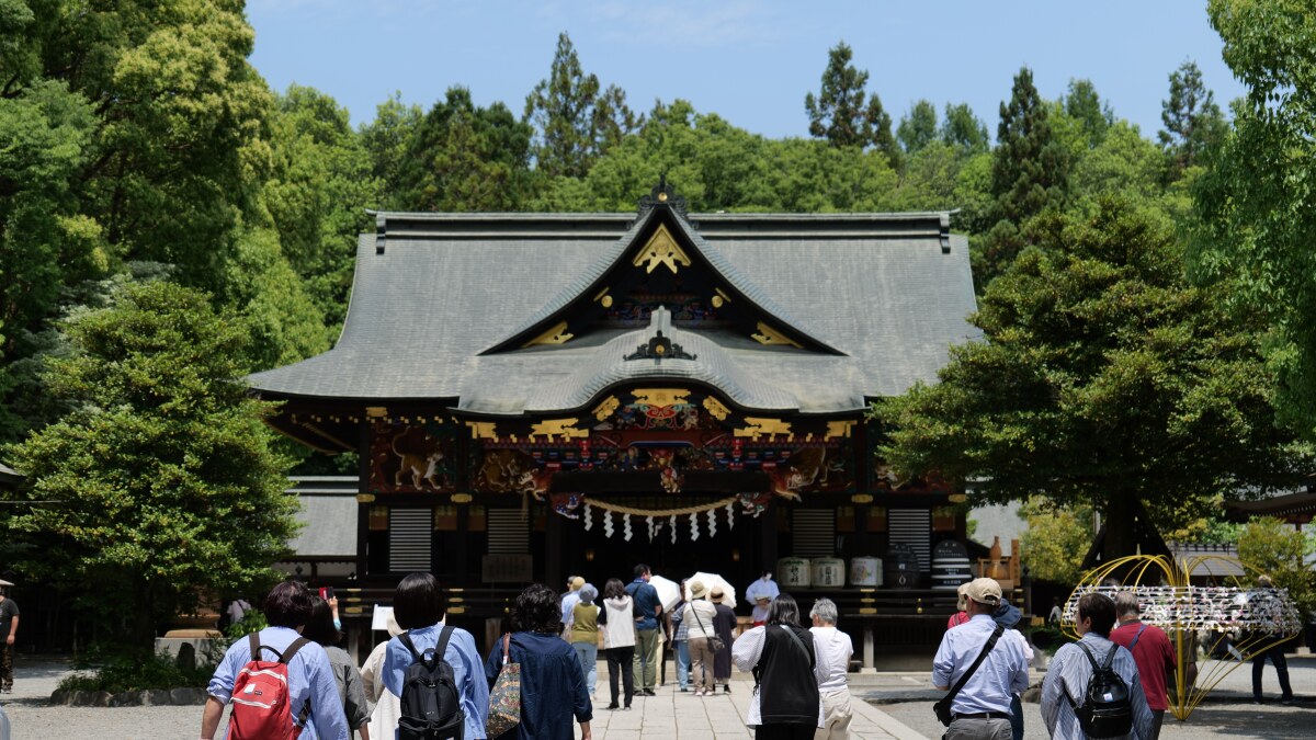 代替テキスト： 秩父神社を訪れる観光客の様子